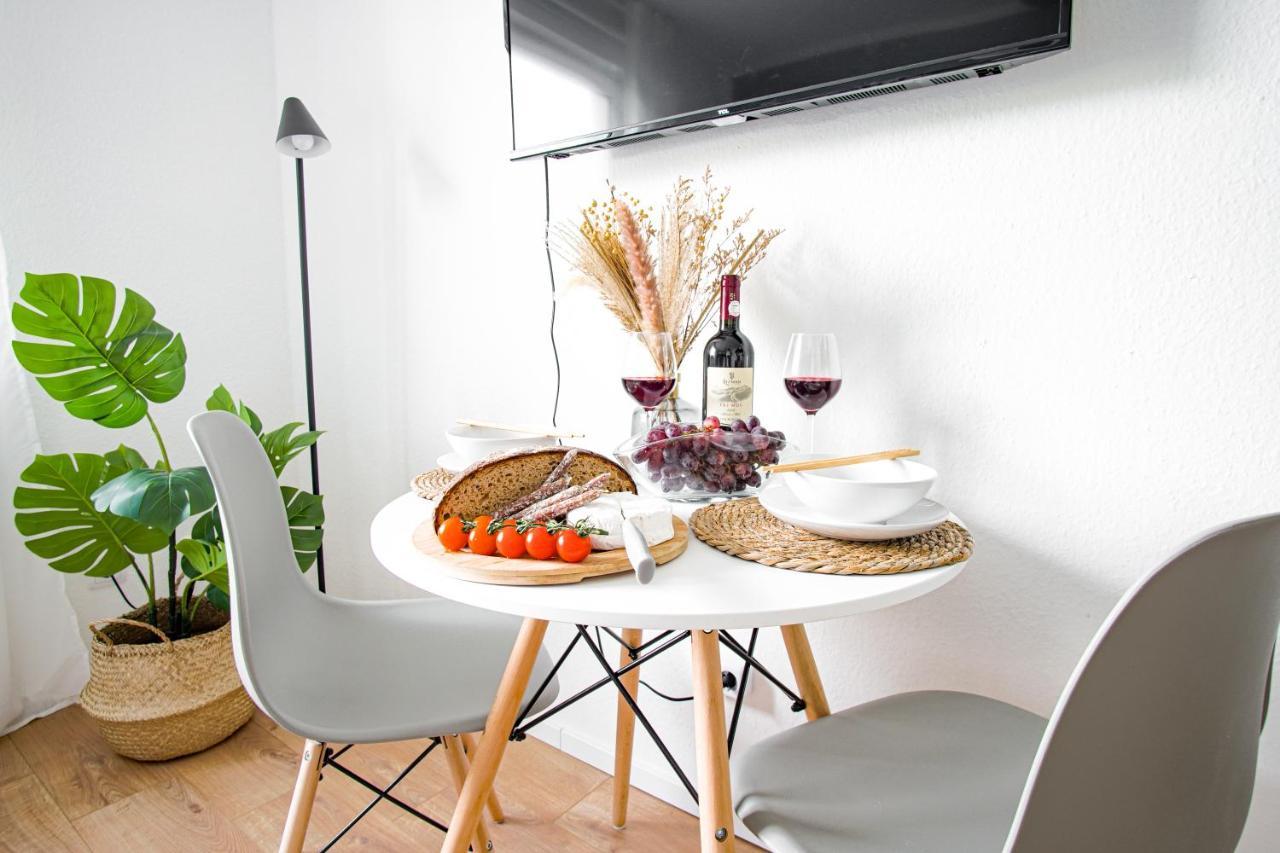 Homefy Studio Heaven - Self Check-In - Free Parking - Elevator Essen Exteriör bild